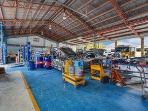 Service Room - Truck Mechanic Darwin in Winnellie, NT